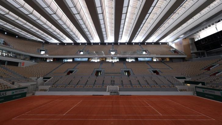 A roof has been installed at Court Philippe-Chatrier for the 2023 French Open.